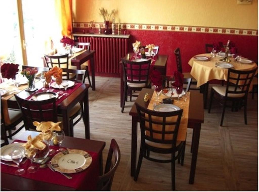 Hotel Restaurant Les Oliviers 니옹 외부 사진