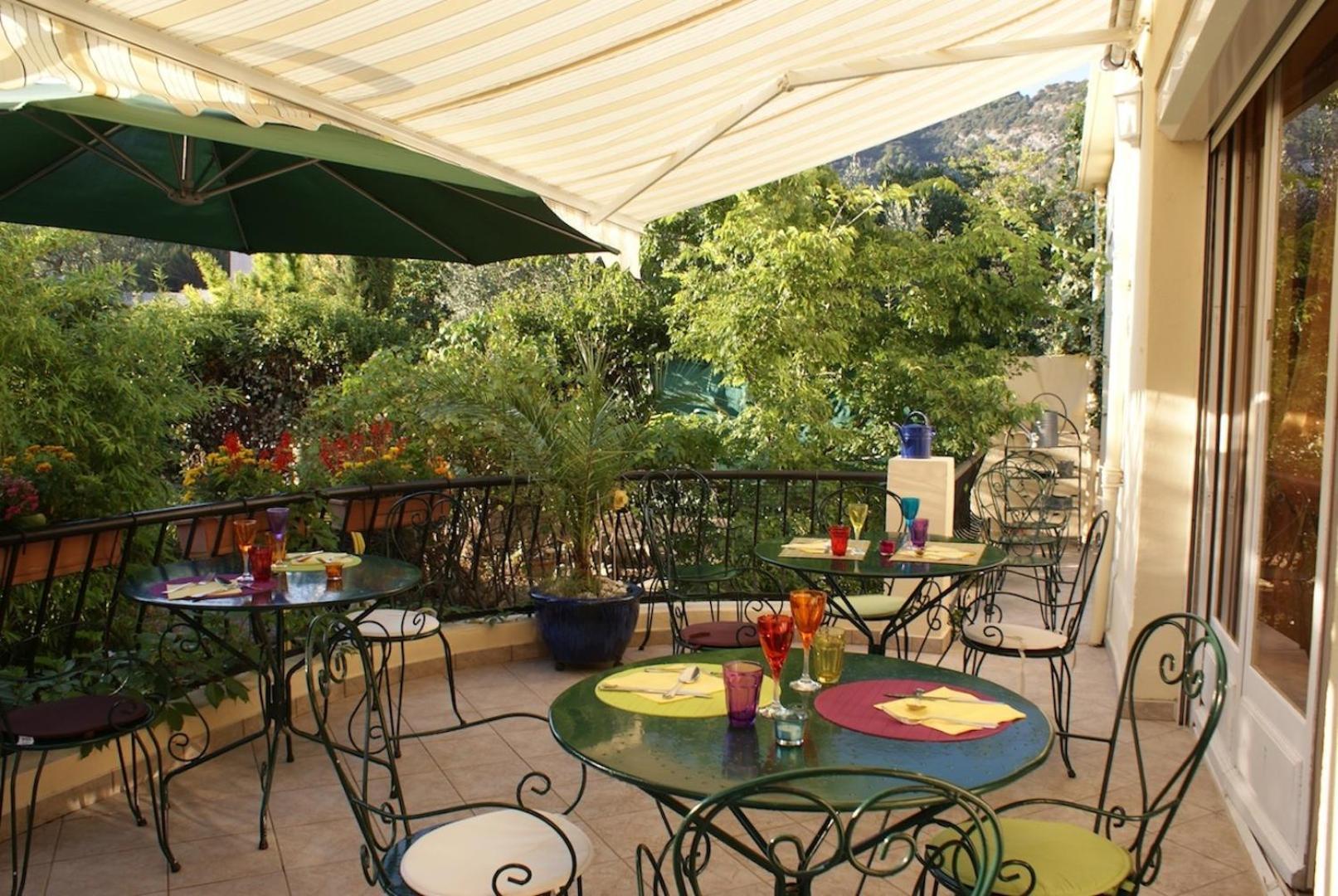 Hotel Restaurant Les Oliviers 니옹 외부 사진