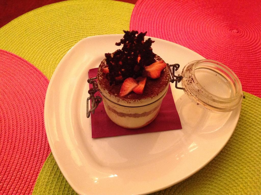 Hotel Restaurant Les Oliviers 니옹 외부 사진