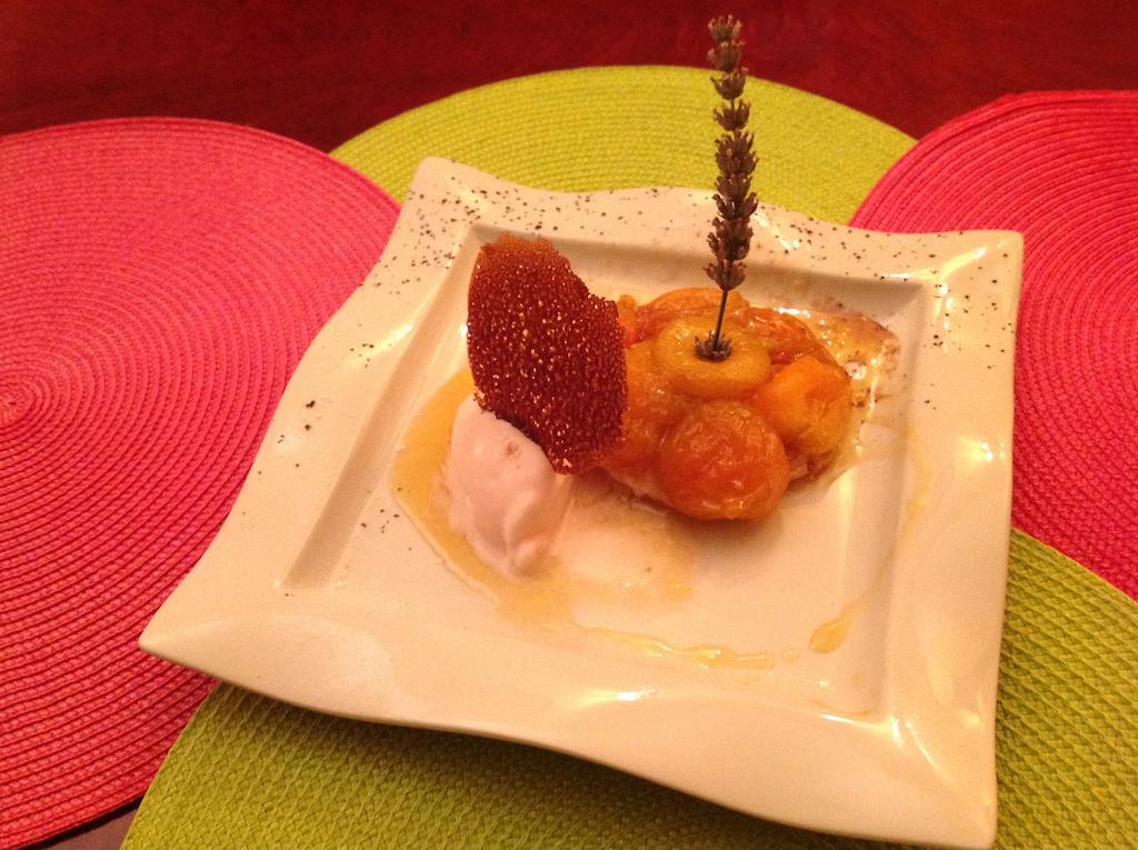 Hotel Restaurant Les Oliviers 니옹 외부 사진