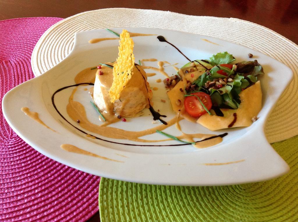 Hotel Restaurant Les Oliviers 니옹 외부 사진